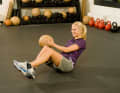 Pay attention to this: Do not lie too low on your back - maximum 45 degrees to the floor. Keep your feet level the whole time.
 Duration: 2 sets of 30 repetitions. Perform the exercise quickly but in a controlled manner. Rest for 30 seconds between each series.