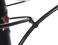 On the handlebars, you can flexibly connect intersecting or parallel cables with a Jagwire ball connector. Advantage: tidy appearance and no snagging or rattling of the cables on the cockpit.
