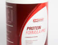 Das Erprobte (PROTEIN FORMULA PRO)
Schwimm-Maschine Mark Warneke speckte mit diesem Pulver ab und ergatterte Bronze bei Olympia. Dabei mischte er hochwertige Proteine zusammen und stopfte alles in eine persilähnliche Dose. Für alle, die auf Kohlenhydrate verzichten wollen. 600g, 29,90 Euro www.amsport.de