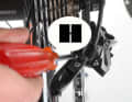 1. bring the chain onto the largest chainring. Adjust the right stop of the rear derailleur so that the upper derailleur pulley is positioned slightly to the right under the smallest sprocket. To do this, turn screw H to the left to move the stop further outwards and to the right to move it inwards.