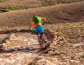 Outside: The ideal line counts! Start on the outside and adjust your speed now - ideally, you should not brake later. Stretch your inside arm on the bend. Result: Your bike leans into the bend. Look towards the exit of the bend. This sets the direction of travel.