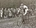 Full throttle in mud and dust: Wolfgang Renner made it into the top league of cyclo-cross racers. An accident in a Porsche brought his career to an abrupt end. Renner attempted a comeback and finished third at the World Championships in Prague. It was almost enough to win, but two flat tyres set him back. The pain in his hip, a consequence of the accident, remained unbearable despite physiotherapy. Enervated, Renner finally drew a line under his cycling career.
