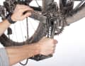4. slight play To check whether the bottom bracket has survived the winter, lift the chain down. This allows you to check that the crank runs smoothly and is free of play under lateral load.