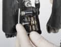 Finally, do not forget to secure the brake pads with the 2.5 mm Allen screw (maximum 0.9 Nm) and the locking split pin.