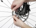 Aligning the disc The brake disc can easily become deformed due to the extreme heat. Carefully (!) bend the disc back by hand at the grinding points and constantly check that it is running without grinding.