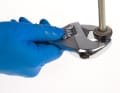 3. carefully fix the piston in a vice. CAUTION: Always use aluminium clamping jaws to protect the material. Unscrew the seal head using a 26 mm open-end spanner.