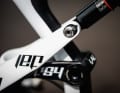 The flip chip, which can be used to change the geometry, is located on the rear shock mount.