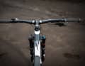 Breites Cockpit mit Riserbar: Das haben alle Jeffsy-Bikes gemein.