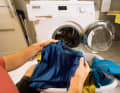 1. sorting: Fine fabrics such as merino wool can be damaged by Velcro or zips and should be put in the machine on their own. Jackets with a membrane, fleece items or functional underwear can usually be put in the machine together. Do not wash more than three kilos at a time.