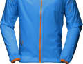 Die dünne Windjacke Fjørå aero 100 Jacket ist mit ihren 107 Gramm laut Hersteller so leicht, dass man sie kaum am Körper spürt. Dennoch schützt sie vor Fahrtwind und leichtem Niederschlag. Der Hersteller verspricht hohe Atmungaktivität Mit dem verlängerten Rückenteil und extra langen Ärmeln sollte die Jacke auch bei gestreckter Sitzposition gut sitzen. Aufgrund der hohen Atmungsaktivität sorgt die Jacke für ein gutes Körperklima. Preis: 159,00 Euro.
