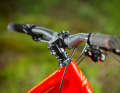 Ensures playful handling: the 35 mm stem in combination with a 760 riser bar.