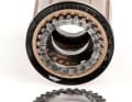 Syntace With 32 thick spokes and toothed disc freehub, Syntace focuses on durability. Toothed disc gearing that can transmit high torques can only be found at DT Swiss.