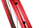 Spank longitudinal grooves on the rim shoulder and flange are designed to fix the tyre bead better and prevent burping (tyre wandering) at low air pressure. The Spank set comes without tubeless tape.