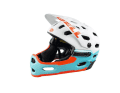 At 742 grams, the Bell Super 2R Joyride is the heaviest helmet in the test. The chin guard can be removed quickly.
