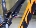 The shock is elegantly integrated into the top tube and is designed to absorb forces directly.