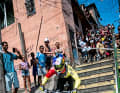 Lange, steile Treppen sind an der Tagesordnung beim Favela-Downhill.