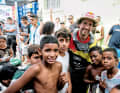 Urban-Downhill-Weltmeister Filip Polc mit Fans. 