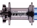 1. Boost-Nabe 148 mm: Die ersten Bikes mit breiterem Boost Nabenstandard sind bereits ausgeliefert. Vor allem am Hinterbau von 29ern entzerrt Boost die Platzproblematik und ermöglicht kürzere Kettenstreben.