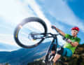 TIP! The wheelie requires a lot of practice. From now on, try the wheelie everywhere. The most important prerequisites: well controllable brakes, rather short stem (40-80 mm), flat pedals.