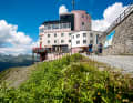 The Jakobshorn cable car only helps you up the first ascent. You have to climb almost 1000 metres in altitude yourself.