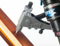 (3) Setting the rivet Press a new M5 threaded rivet into the drilled hole using a special threaded riveter.