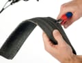 (1) Wired tyres are best shortened to the length of the chainstay using a side cutter. Normal scissors are sufficient for Kevlar tyres.