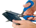 (1) Cut the old hose in half lengthways so that it is not so thick. Bevelled ends can be wound more neatly on the frame.