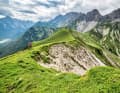 Was für ein Ausblick! Die Kalkwände des Wetterstein-Gebirges stehen Spalier.