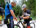 The drivers have agonised for more than twelve hours. But the man with the side cutter knows no mercy. Anyone arriving at the Hallstatt Waldbachstrub checkpoint after 17:20 will have their number snapped off their handlebars.

  