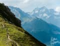 Immer wieder erstaunlich: Gerade in der hochalpinen Kulisse sind die Trails meist flowig. Erst später, wenn der Trail in den Wald eintaucht, ist Fahrkönnen gefragt.