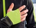 1: A gaiter insert at the cuffs prevents the sleeves from sliding upwards, keeps the exit windproof and provides additional warmth. When buying, make sure that the gloves still fit over the gaiter.