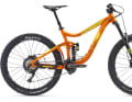 Das Giant Reign SX steht in der Mitte der Aluminium Baureihe. Beim Fahrwerk kommen mit einer 170er Lyrik und einem Rock Shox Deluxe Coil RT schon Topmodelle zum Einsatz, gebremst wird mit Guide RS, der Antrieb ist durchgängig Shimano SLX. Kostet 3799 Euro.