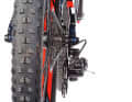 Check the derailleur hanger: Even a slightly bent derailleur hanger can have a negative effect on shifting behaviour. So before you adjust the derailleur, you should take a look at the derailleur hanger. The derailleur can only be adjusted precisely if the rear derailleur is one hundred per cent straight under the sprocket set.