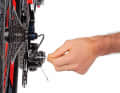 External limitation: The next step is to limit the swivelling range of the rear derailleur. The rear derailleur is limited to the outside with the H-screw. Position the upper guide pulley exactly under the smallest sprocket by turning the H-screw. Then clamp the derailleur cable again under slight tension.