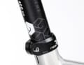 If you want to lower the saddle on the Radon, you'll need an Allen key. The bolted seat clamp is not very practical on the trail. Canyon uses a quick-release saddle clamp, while Giant and Focus even use a telescopic seatpost.