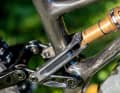 Beim S-Works ist sogar die Dämpferanlenkung aus Carbon. Ansonsten unterscheiden sich die Rahmen der Modelle jedoch nicht.