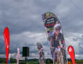 The race route led across the fields and through the Egger family's private forest. Son Georg was one of the favourites. "Always Fullgaz, Georg", flags cheered him on in the otherwise spectator-free start/finish area.