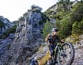 Auf der Bergtour warten knifflige Anstiege? R Raymon und Giant setzen auf sehr lange Ketten­streben und steile Sitzwinkel. Damit sind auch anspruchsvolle Rampen gut zu meistern.