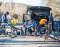 Celebrity bonus: While we tighten screws, tighten spokes and fill shocks, Ray munches crisps and gurgles Coke. Ray's comment: "Dude, if you ride as fast as I do, you need energy. You Germans don't get it!"