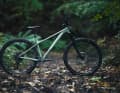 Das Stoic 4 für 1699 Euro kommt in „Flat Green“.