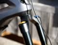 The Öhlins fork in particular requires some leisurely adjustment. Then the setup is comfortable and always utilises the full suspension travel even at a brisk pace.