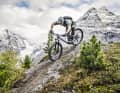Ordentlich bergauf und noch besser bergab: Ein All Mountain muss per Definition in jedem Gelände glänzen. Dieser Spagat gelingt jedoch nicht jedem unserer Test-Bikes. Ist der Fokus auf die Abfahrtsqualitäten zu stark, leidet oft die Allround-Fähigkeit.