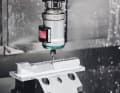 The CNC-milled aluminium lid weighs just 43 grams. The storage compartment is closed using magnetic force. A thin layer of rubber glued into the lid protects the frame from scratches.