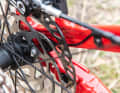 The spoke magnet is neatly integrated into the brake disc. That's how it should be.