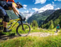 Jedes Jahr im September dürfen Mountainbiker den berühmten Fernwanderweg Tour du Mont Blanc befahren. Drei Chiemgauer haben ihre sieben Sachen gepackt und die Runde um den höchsten gipfel der Alpen versucht.