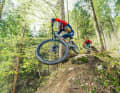 Das Specialized Kenevo SL und das Rotwild R.E375 sind die neuesten Sterne am Himmel der Light-E-MTBs. Viel Federweg, abfahrtslastige Geometrie und unter 20 Kilo Gewicht. Dicke Muckis und Mini-Motor also ‑ geht das Konzept auf?