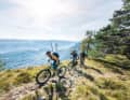 Strong uphill, confident on singletrack - their balanced character makes modern trail bikes the favourites of our readers. Our test clarifies whether the models in the 3000 euro class can fulfil their all-round promise.