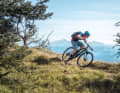 With 120 to 140 millimetres of suspension travel, trail bikes are positioned in the middle of the bike spectrum. If you have clear off-road preferences, you will probably be happier with a sportier race bike, a more downhill-orientated all-mountain or even an enduro bike.