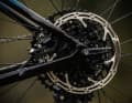 The rear brake is well protected by the frame in the event of a fall. Maximum brake disc diameter: 180 millimetres.