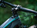 The handlebar stop limiter protects the top tube from damage caused by the handlebars turning in the event of a fall.
